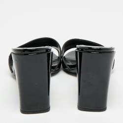 مملوكة مسبقًا Fendi Size 36 Black Patent Leather Logo Detail Slide Sandals