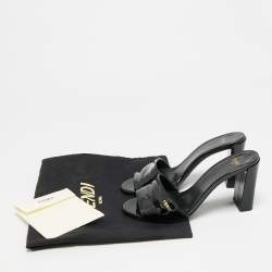 مملوكة مسبقًا Fendi Size 36 Black Patent Leather Logo Detail Slide Sandals
