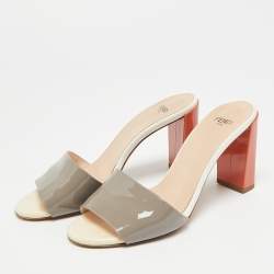 مملوكة مسبقًا صندل فنْدي جلد لامع ثلاثي الألوان بتفاصيل الشعار مقاس 36