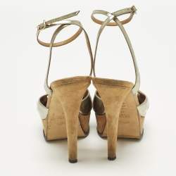 مملوكة مسبقًا صندل فندي جلد أسود لامع وسويدي بسيور متعاكسة نعل سميك وفتحة كعب مقاس 38