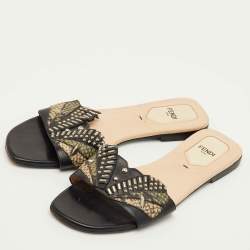 مملوكة مسبقًا صندل فندي مسطح مرصع منقوش جلد أسود وجلد مدموغ بايثون مقاس 38