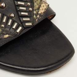 مملوكة مسبقًا صندل فندي مسطح مرصع منقوش جلد أسود وجلد مدموغ بايثون مقاس 38