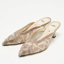 مملوكة مسبقًا حذاء مولز فندي  كوليبيري شبك وردي مرصع كريستال مقدمة مدببة مقاس 37