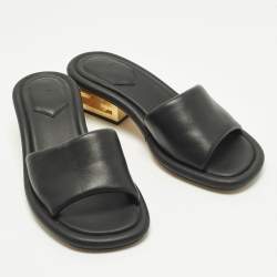 مملوكة مسبقًا Fendi Baguette Size 37 Black Leather Mules