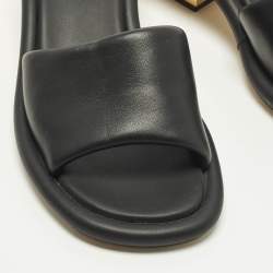 مملوكة مسبقًا Fendi Baguette Size 37 Black Leather Mules