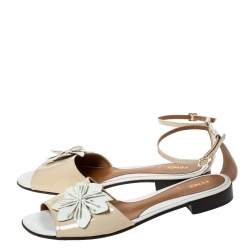 Fendi White/Beige Lizard And Patent Leather Appliqued Flower Ankle Strap Flat Sandals Size 40