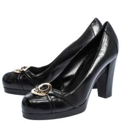 Pre Owned Fendi Black Crackle Leather Logo Plate Pumps Size 40