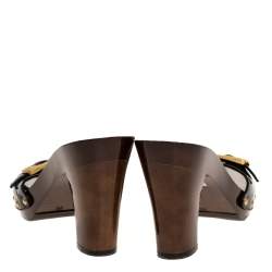 Pre Owned صندل سلايد فندى تفاصيل إبزيم خشب مقوى وجلد لامع أسود مقاس 38