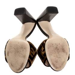 Pre Owned صندل سلايد فندى قطيفة زوكا بنى مقاس 35.5