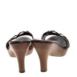 Pre Owned صندل سلايد فندى مقدمة نعل سميك شعار كانفاس بنى مقاس 40.5