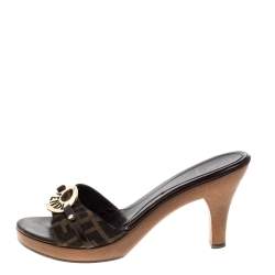 Pre Owned صندل سلايد فندى مقدمة نعل سميك شعار كانفاس بنى مقاس 40.5