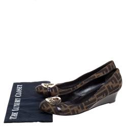 مملوكة مسبقًا حذاء كعب عالي فندي كانفاس توباكو زوكا بلوحة الشعار نعل روكي مقاس 40.5