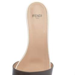 Pre Owned صندل سلايد فندي جلد لامع رمادي مقاس 37.5