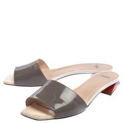 Pre Owned صندل سلايد فندي جلد لامع رمادي مقاس 37.5