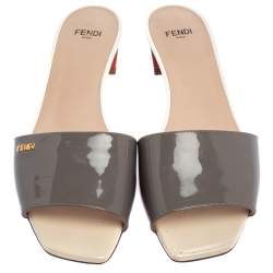 Pre Owned صندل سلايد فندي جلد لامع رمادي مقاس 37.5