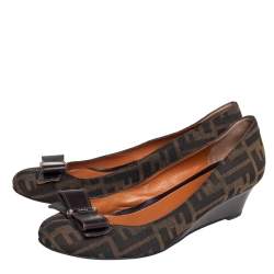 Pre Owned Fendi Brown Zucca Canvas Bow Detail Wedge Pumps Size 39