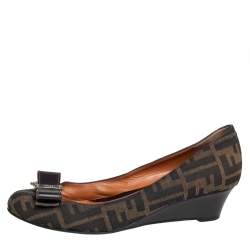 Pre Owned Fendi Brown Zucca Canvas Bow Detail Wedge Pumps Size 39