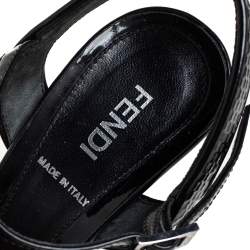 Pre Owned صندل فندي جلد نقشة الثعبان أسود وجلد لامع بحزام للكاحل مقاس 36