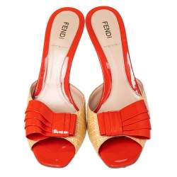 Pre Owned Fendi Beige/Orange Raffia And Patent Leather Bow Slide Sandals Size 39