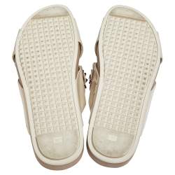 Pre Owned Fendi Cream Patent Leather Flower And Stud-Embellished Slide Sandals Size 36.5