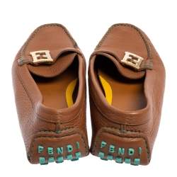 مملوكة مسبقًا حذاء لوفرز فندي جلد بني مزين شعار الماركة أف أف سليب أون مقاس 40