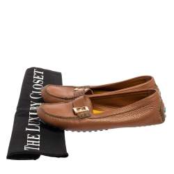 مملوكة مسبقًا حذاء لوفرز فندي جلد بني مزين شعار الماركة أف أف سليب أون مقاس 40