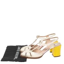 مملوكة مسبقًا صندل فندي جلد نقشة لامع وقصات مفرغة أوف وايت مقدمة مفتوحة كعب سميك مقاس 38