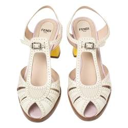 مملوكة مسبقًا صندل  فندي جلد نقشة لامع وقصات مفرغة أوف وايت مقدمة مفتوحة كعب سميك مقاس 38