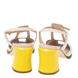 مملوكة مسبقًا صندل فندي جلد نقشة لامع وقصات مفرغة أوف وايت مقدمة مفتوحة كعب سميك مقاس 38