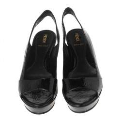 مملوكة مسبقًا Fendi Black Crinkled Patent Leather FF Wedge Slingback Sandals Size 37
