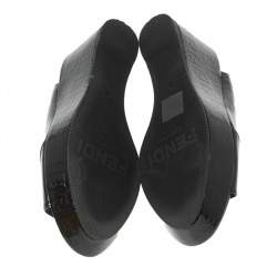 مملوكة مسبقًا Fendi Black Crinkled Patent Leather FF Wedge Slingback Sandals Size 37