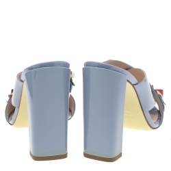 مملوكة مسبقًا صندل فندي فلورلاند جلد لامع أزرق فاتح سيور متعاكسة كعب سميك مقاس 37