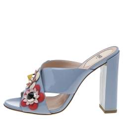 مملوكة مسبقًا صندل فندي فلورلاند جلد لامع أزرق فاتح سيور متعاكسة كعب سميك مقاس 37