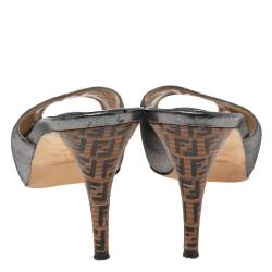 مملوكة مسبقًا صندل سلايد فندي قماش لامع رصاصي ميتاليك مقاس 38.5