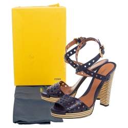 مملوكة مسبقًا صندل فندي جلد مثقب أزرق داكن سير كاحل نعل سميك مقاس 40