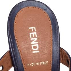 مملوكة مسبقًا صندل فندي جلد مثقب أزرق داكن سير كاحل نعل سميك مقاس 40