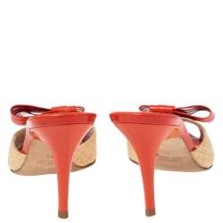 Pre Owned Fendi Beige/Orange Raffia and Patent Leather Bow Slide Sandals Size 35