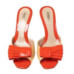 Pre Owned Fendi Beige/Orange Raffia and Patent Leather Bow Slide Sandals Size 35