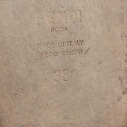 مملوكة مسبقًا صندل فندي FF جلد أسود سليب أون مقاس 38