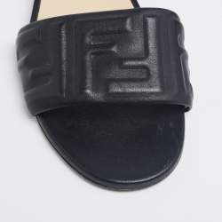 مملوكة مسبقًا صندل فندي FF جلد أسود سليب أون مقاس 38