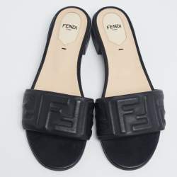 مملوكة مسبقًا صندل فندي FF جلد أسود سليب أون مقاس 38