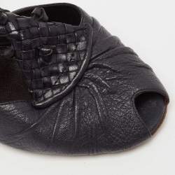 مملوكة مسبقًا صندل فندي جلد أزرق كحلي مقدمة مفتوحة سير كاحل حرف تي مقاس 38.5