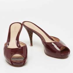 Pre Owned Fendi Burgundy Patent Leather FF Super Star Peep-Toe Slide Sandals Size 40