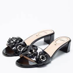 Pre Owned Fendi Black Patent Leather Flower Embellished Open Toe Slide Sandals Size 36