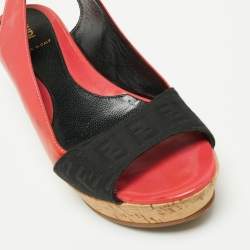 مملوكة مسبقًا Fendi Pink/Black Zucca Canvas And Patent Leather Cork Platform Wedge Slingback Sandals Size 37.5