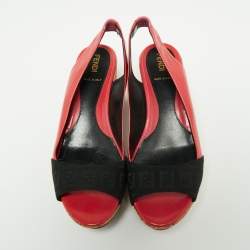 مملوكة مسبقًا Fendi Pink/Black Zucca Canvas And Patent Leather Cork Platform Wedge Slingback Sandals Size 37.5