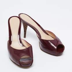 Pre Owned Fendi Burgundy Patent Leather FF Superstar Peep Toe Mules Size 41