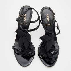 Pre Owned Fendi Black Patent Leather Appliqued Flower T-Strap Sandals Size 37.5