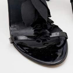 Pre Owned Fendi Black Patent Leather Appliqued Flower T-Strap Sandals Size 37.5