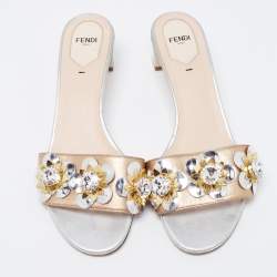 مملوكة مسبقًا صندل سلايد فندي فلاور لاند جلد برونزي مزخرف كعب مربع سميك مقاس 40